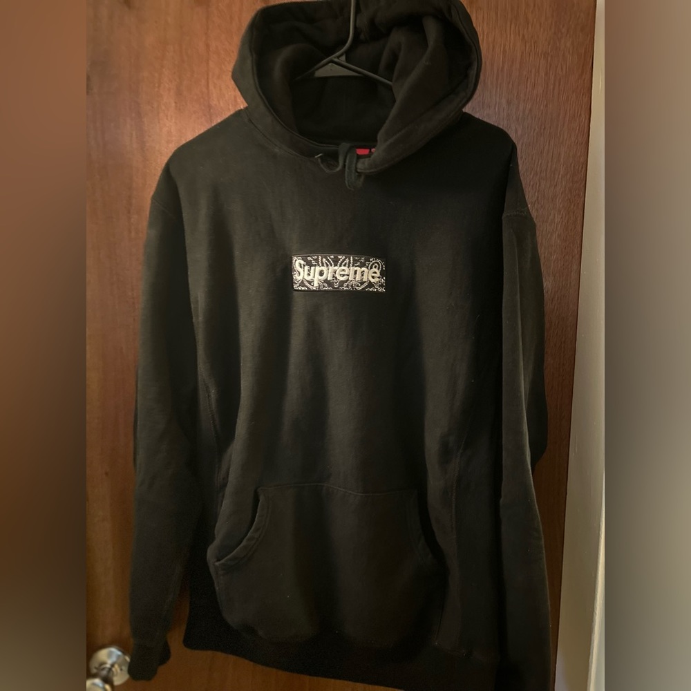 Supreme Bandana Box logo